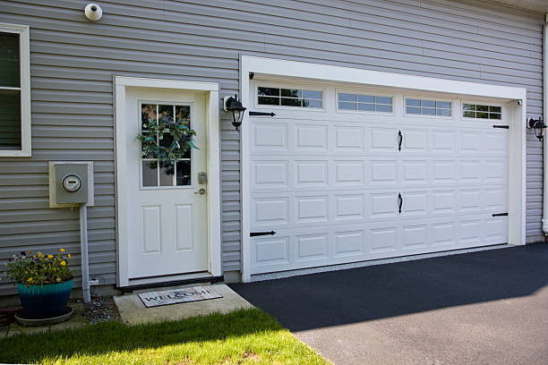 24/7 Emergency Garage Door Panel Replacement experts in Delaware County County, IN